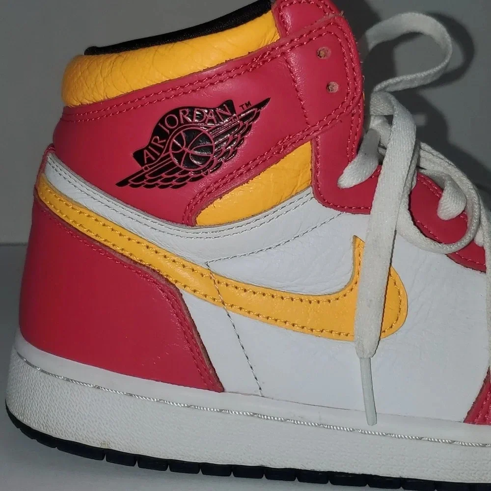 Air Jordan 1 Retro High OG Light Fusion Red Nike Air Size 9.5